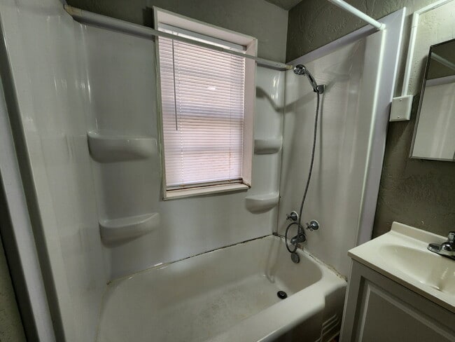Photo - Ground Level Apartment in Neenah!
Heat & Water Included Unit 1
