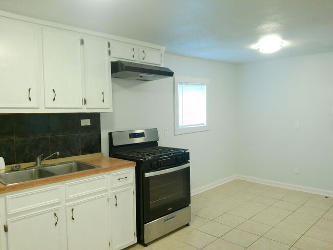 Photo - 225 Watson St