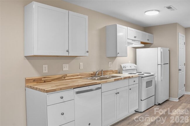 Photo - 300 E Gold St Unidad 3