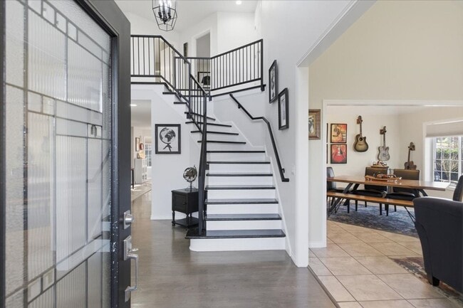 1235 NW Countryside Ct