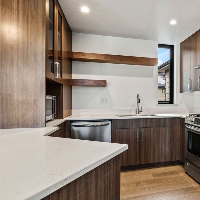 Photo - Beautiful Townhouse in CDA for Rent