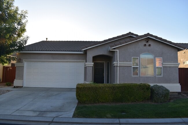 Building Photo - 805 Vía Rosa