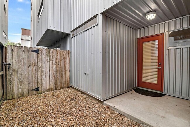 Photo - 2605 Calumet St Unit 34