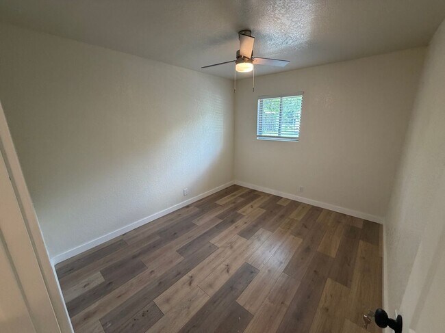 Photo - 2047 W Laurel St Unidad 2