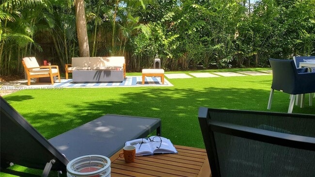 Photo - 77 NE 43rd St