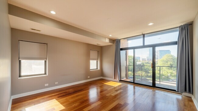 Photo - 651 N Milwaukee Ave Unit 304