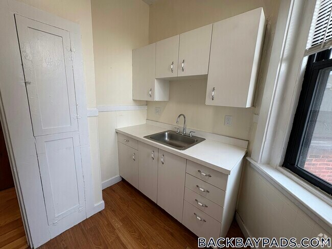 Building Photo - 504 Beacon St Rental