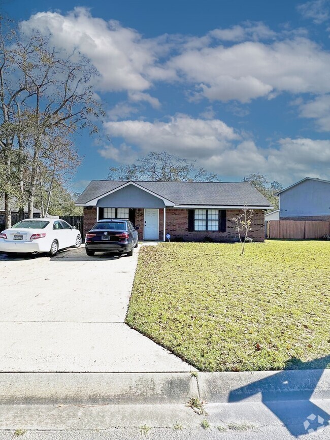 Building Photo - 1526 Woodcrest Cir Rental