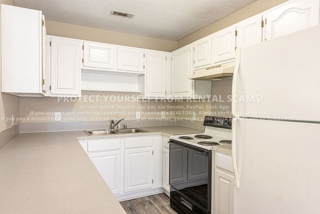 Photo - 3031 Essex Dr