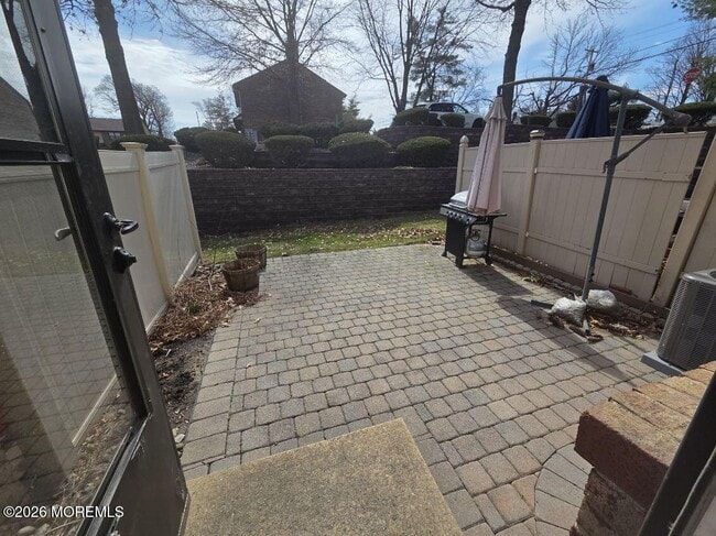 Photo - 92 Village Green Way