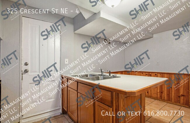 Photo - 325 Crescent St NE Unit 4