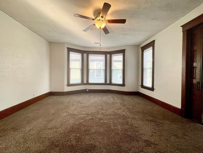 Photo - 214 E 10th St Unidad 3