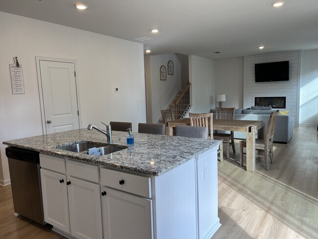 Photo - 218 Lookout Dr