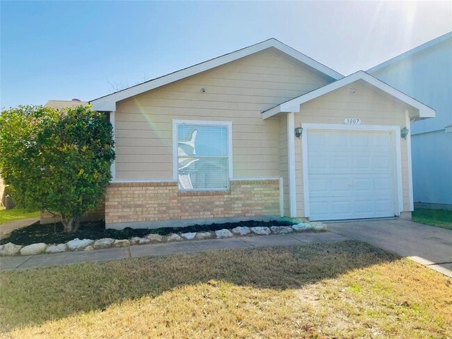 Building Photo - 3007 Crownover St