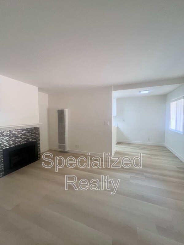 Photo - 14718 Sylvan St Unidad 103