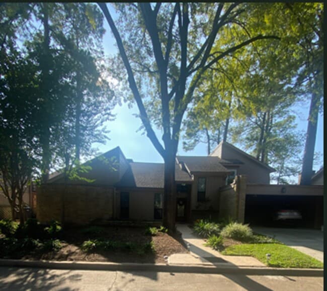 Building Photo - 179 Old Bridge Lake St