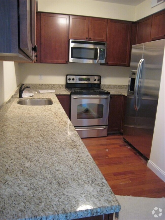 Building Photo - 43 Pitman St Unit 203 Rental