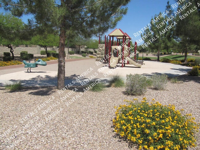 Photo - 935 E Blue Spruce Ln