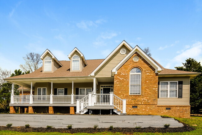 Building Photo - 240 Hardwood Ct
