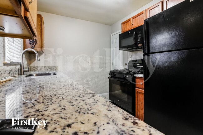 Photo - 641 Dixie St