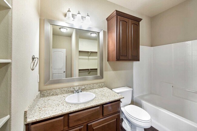 Photo - Spacious 3 Bed, 3.5 Bath Condo in Great Co...