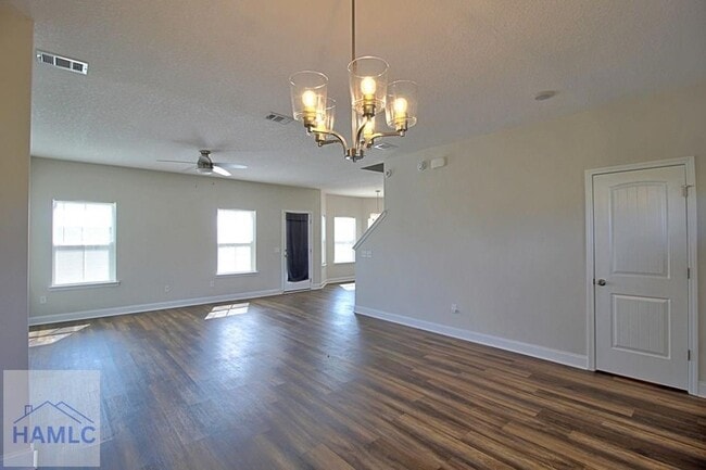 Photo - 180 Mcclelland Lp NE