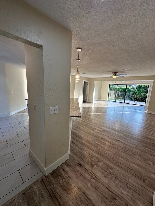Photo - 702 Green Rd