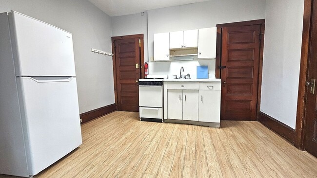 Building Photo - 234 Pearl St Unit APT 10