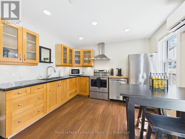 Photo - 953 Queen St Unité 2