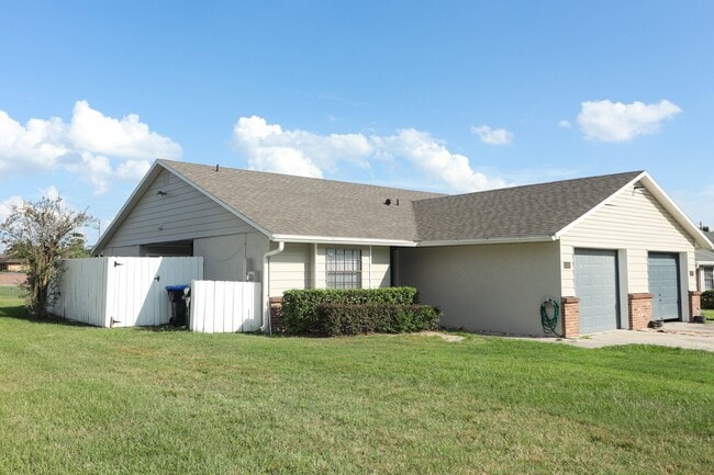 Building Photo - Villas At Pine Hills Rental