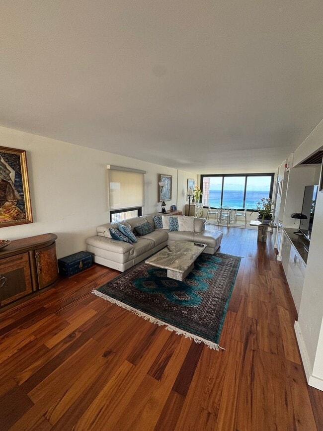 Building Photo - Luxury High-Rise Living with Panoramic Oce... Unit 3709 Rental