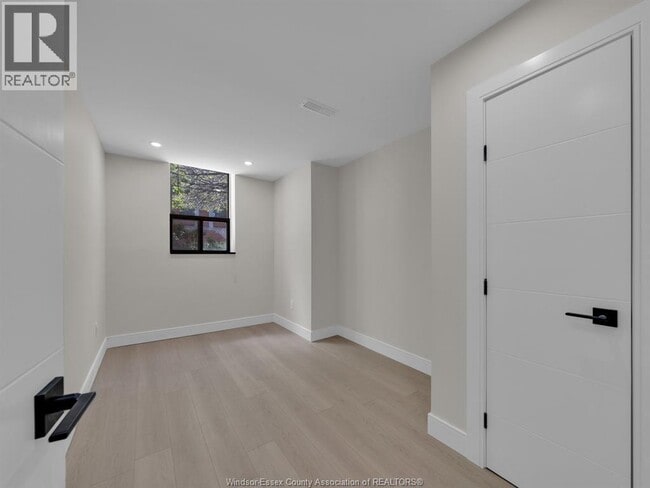 Photo - 3177 Riverside Dr E Unité 110