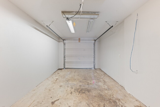 Photo - Spacious Townhome 3 Bedrooms plus office!