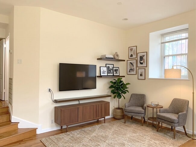 Building Photo - 297 Montgomery St Unit 1E