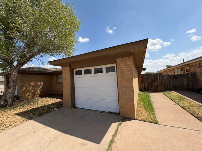 Photo - 7501 Avenue W
