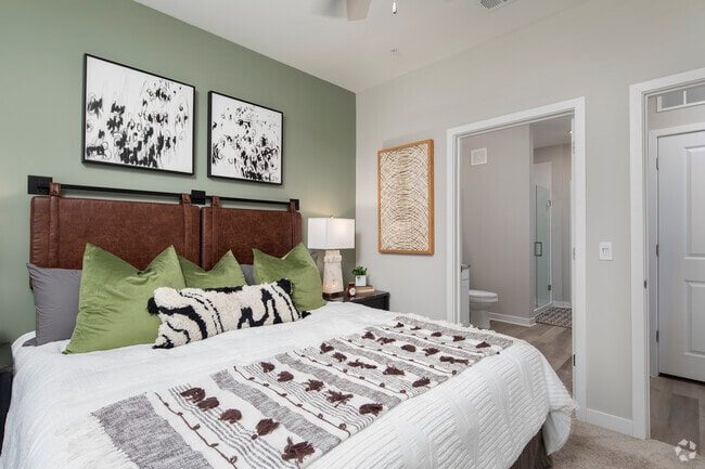 2BR, 2BA - 1,054SF