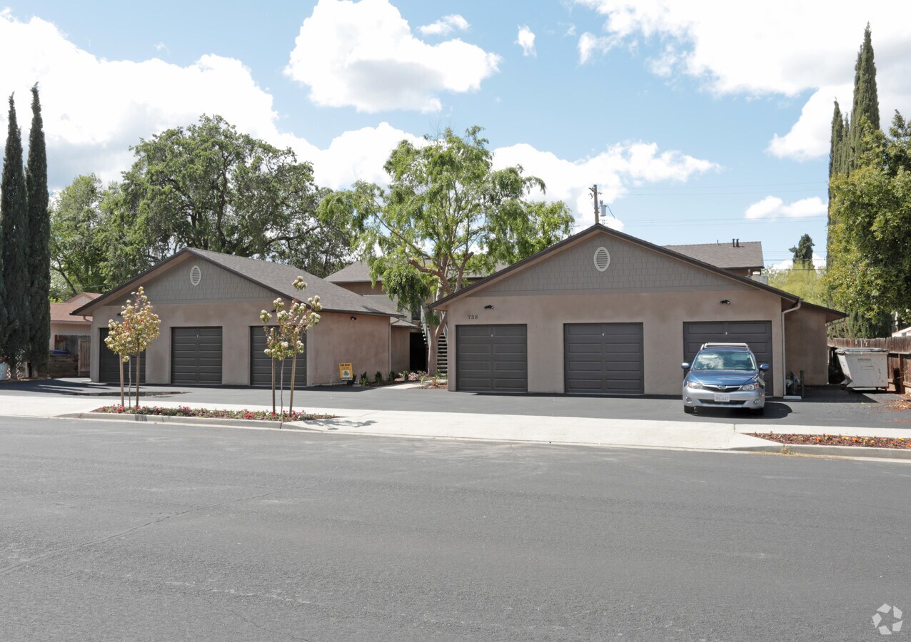 Photo - 738-744 Woodworth Ave