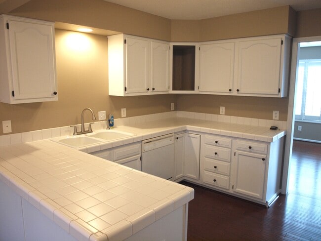 Photo - 834 34th St NW