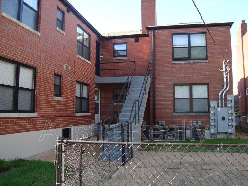 Photo - 341 Des Peres Ave Unit C