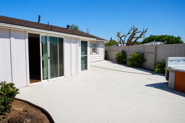 Photo - JACUZZI!! MASSIVE 5 BED 3 BATH HOME ON 63rd