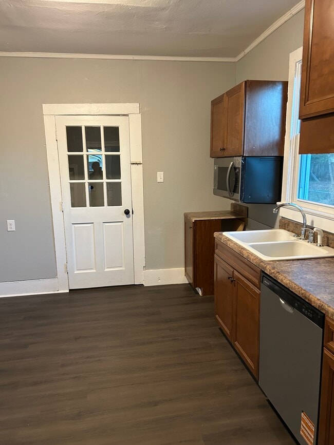 Photo - 1616 Davis St