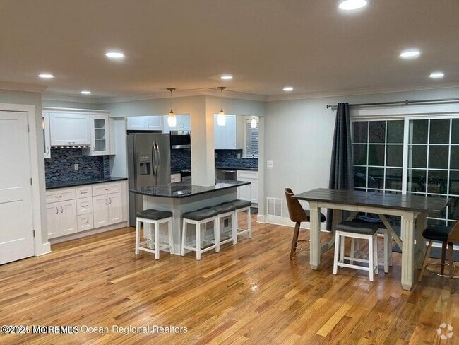Building Photo - 65 Cedar Ave Unit C1 Rental