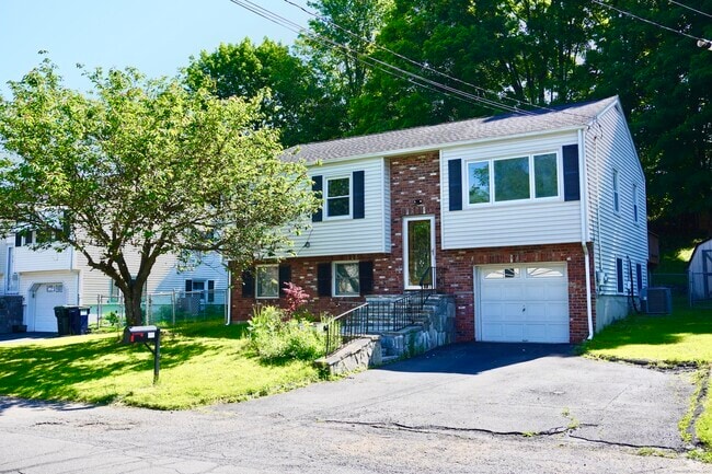 Building Photo - 60 Sleepy Hollow Dr Rental