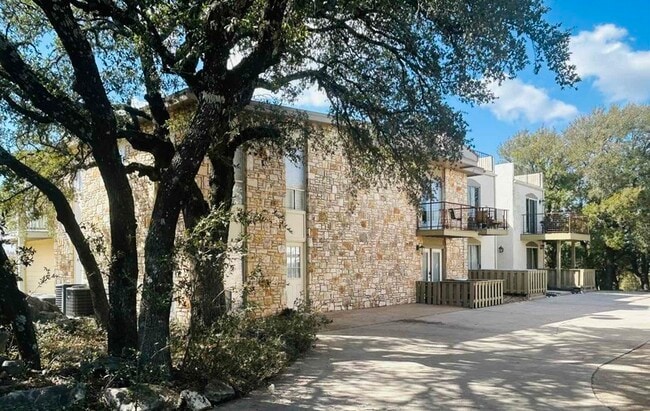 Photo - 1008 Clayton Nolen Dr