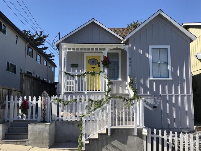Building Photo - 316 8th St Rental
