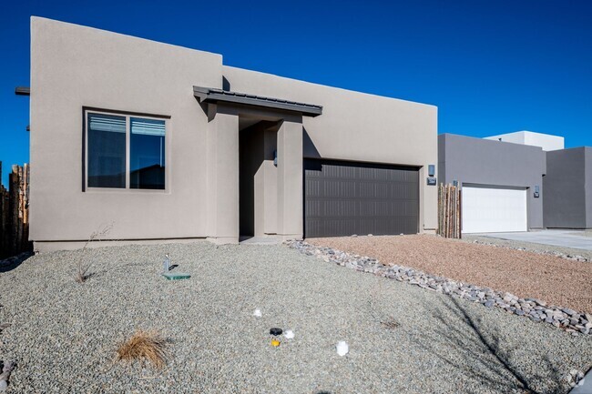 Building Photo - Contemporary Haven in Desert Sage Rental