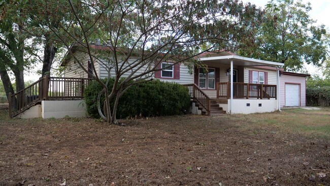 Photo - Spacious Rural Retreat