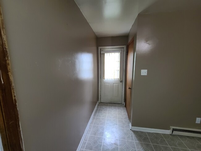 Photo - 1307 Roundabout Rd