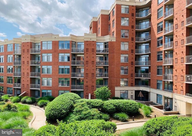 Photo - 3600 S Glebe Rd Apartment Unit 915W