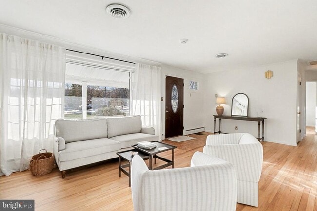 Photo - 8 Midland Ct